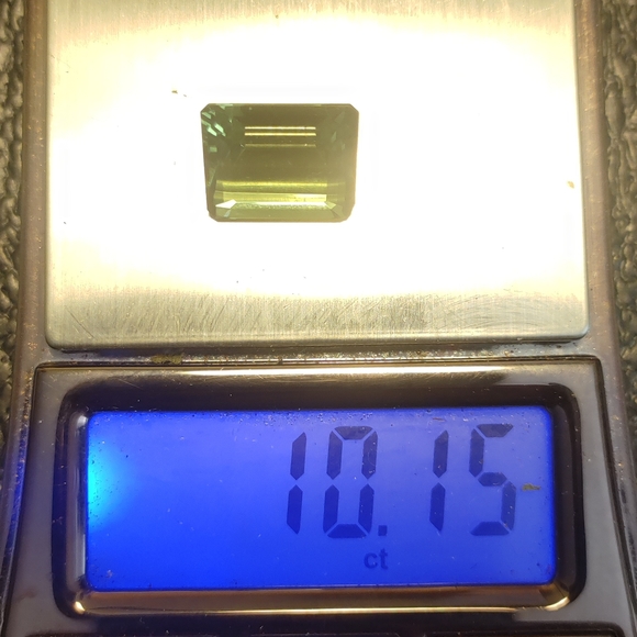 Moldavite Emerald Cut 10.15 Ct - Picture 7 of 7